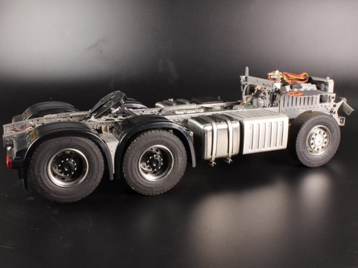 1:14 3 axle tractor chassis (rear axle lift)
